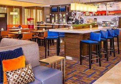 фото отеля Courtyard by Marriott Charlottesville North