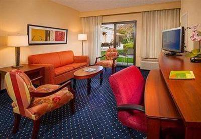 фото отеля Courtyard by Marriott Charlottesville North