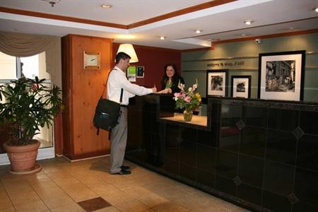 фото отеля Hampton Inn and Suites Chapel Hill / Durham Area