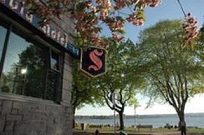 фото отеля The Sylvia Hotel Vancouver