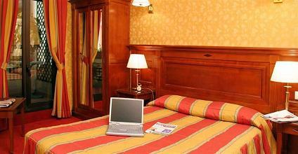 фото отеля Hotel de la Paix Paris
