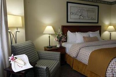 фото отеля Embassy Suites Hotel Louisville