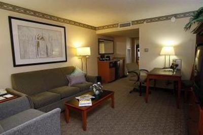 фото отеля Embassy Suites Hotel Louisville