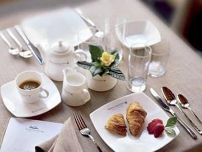 фото отеля Meridiana Country Hotel
