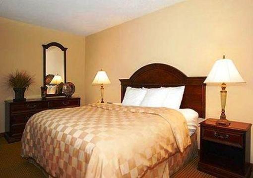 фото отеля Clarion Inn Garden City