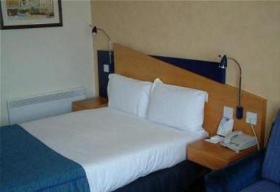 фото отеля Express by Holiday Inn Cardiff