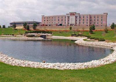 фото отеля Hampton Inn & Suites West Bend