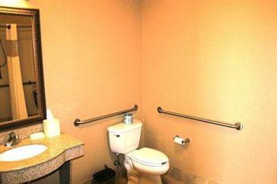 фото отеля Hampton Inn & Suites West Bend