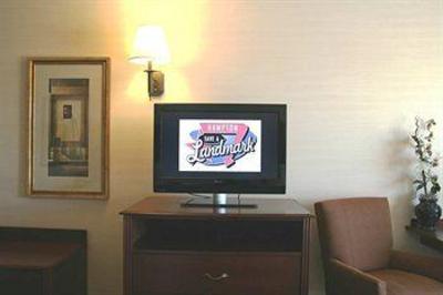 фото отеля Hampton Inn & Suites West Bend