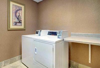 фото отеля Hampton Inn & Suites West Bend