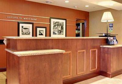 фото отеля Hampton Inn & Suites West Bend