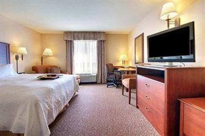 фото отеля Hampton Inn & Suites West Bend