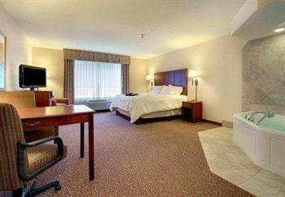 фото отеля Hampton Inn & Suites West Bend