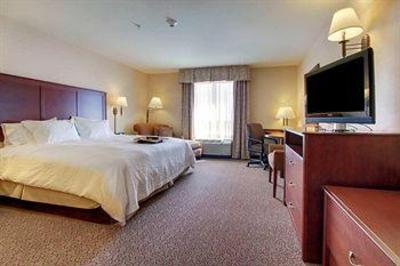 фото отеля Hampton Inn & Suites West Bend