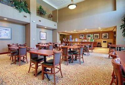 фото отеля Hampton Inn & Suites West Bend