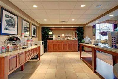 фото отеля Hampton Inn & Suites West Bend