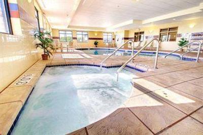 фото отеля Hampton Inn & Suites West Bend