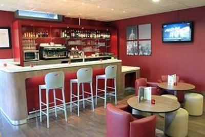 фото отеля Campanile Paris Ouest Chaville Hotel