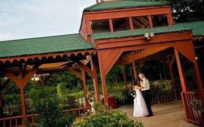 фото отеля Whispering Pines Bed and Breakfast