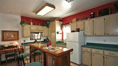 фото отеля Whispering Pines Bed and Breakfast