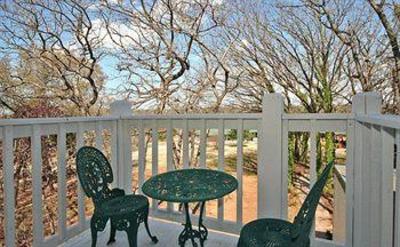 фото отеля Whispering Pines Bed and Breakfast