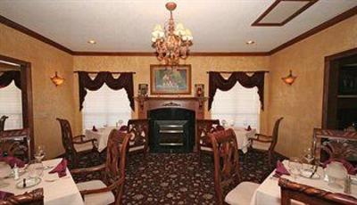 фото отеля Whispering Pines Bed and Breakfast