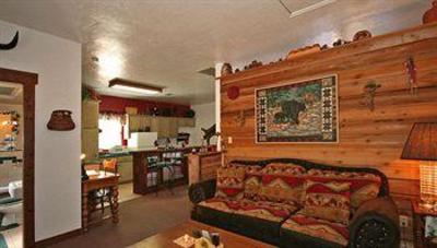 фото отеля Whispering Pines Bed and Breakfast