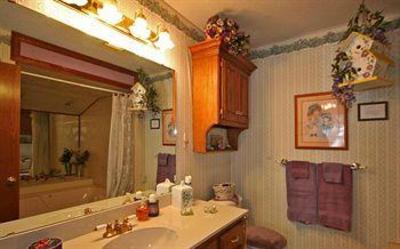 фото отеля Whispering Pines Bed and Breakfast
