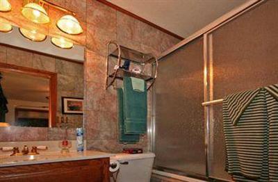 фото отеля Whispering Pines Bed and Breakfast