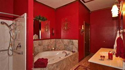 фото отеля Whispering Pines Bed and Breakfast