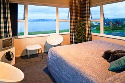 фото отеля Jack & Di's Waiteti Lakefront Motel
