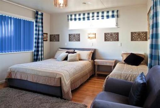 фото отеля Jack & Di's Waiteti Lakefront Motel