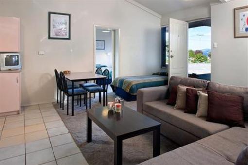 фото отеля Jack & Di's Waiteti Lakefront Motel
