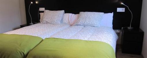 фото отеля Apartamentos El Regueirin 2
