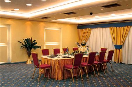 фото отеля Savoy Hotel Piraeus
