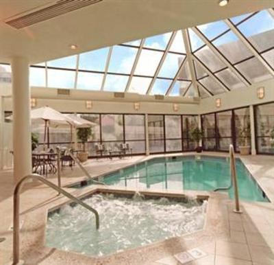 фото отеля Embassy Suites Hotel Crystal City-National Airport