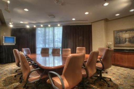 фото отеля Embassy Suites Hotel Crystal City-National Airport