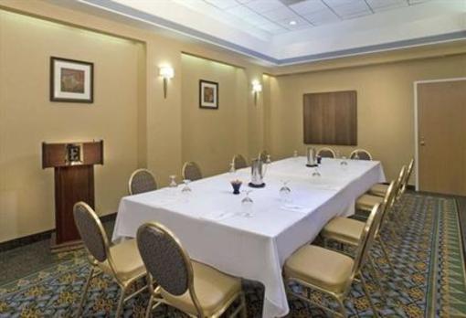 фото отеля Embassy Suites Hotel Crystal City-National Airport