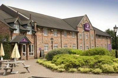 фото отеля Premier Inn Sale (England)