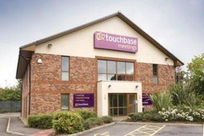 фото отеля Premier Inn Sale (England)