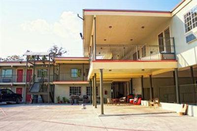 фото отеля Whispering Palms Inn