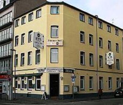 фото отеля Hotel Restaurant Goldener Hahn