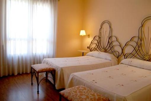фото отеля Manrique de Lara Hotel San Leonardo de Yague