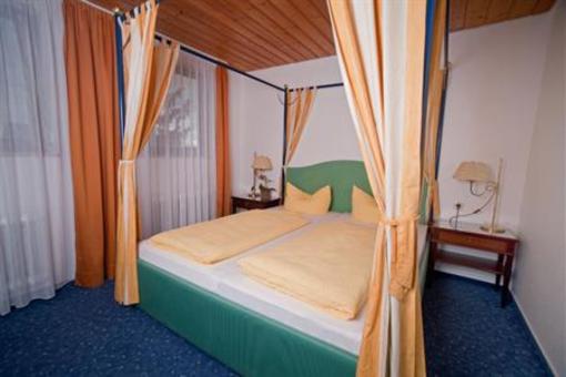 фото отеля Hotel Gasthof Dorfkrug Langenargen