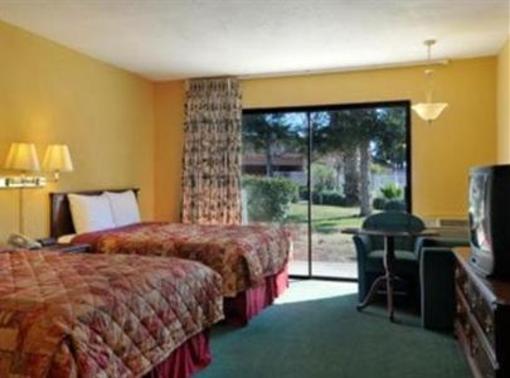 фото отеля Willows Travelodge
