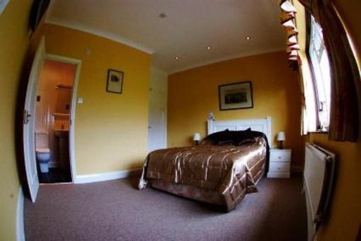 фото отеля Elmcroft Guest House Epping