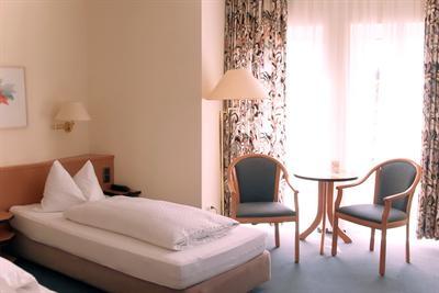 фото отеля Hotel Garni Am Schafersberg Niedernhausen