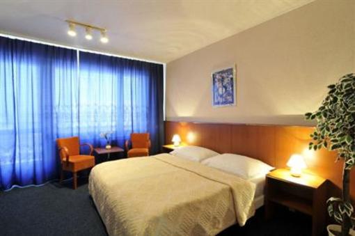 фото отеля Hotel Krystal Hodonin