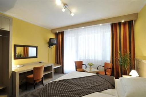 фото отеля Hotel Krystal Hodonin