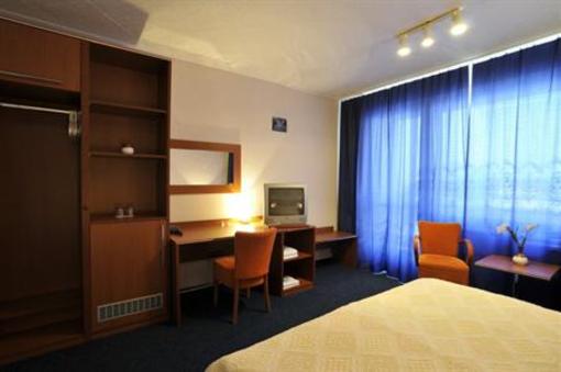 фото отеля Hotel Krystal Hodonin